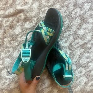 Women’s Chacos Size 8